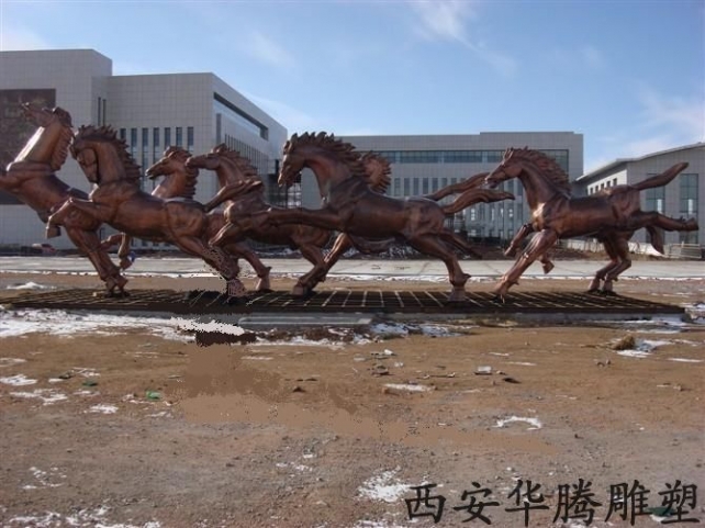 锻铜雕塑马